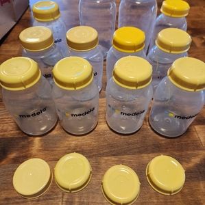 Medela pump storage bottles and lids